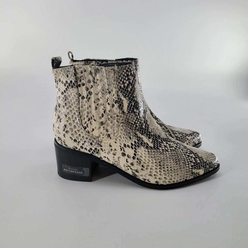 Blondo Women's Elvina Waterproof Snakeskin Ankle Bootie Size 8.5M